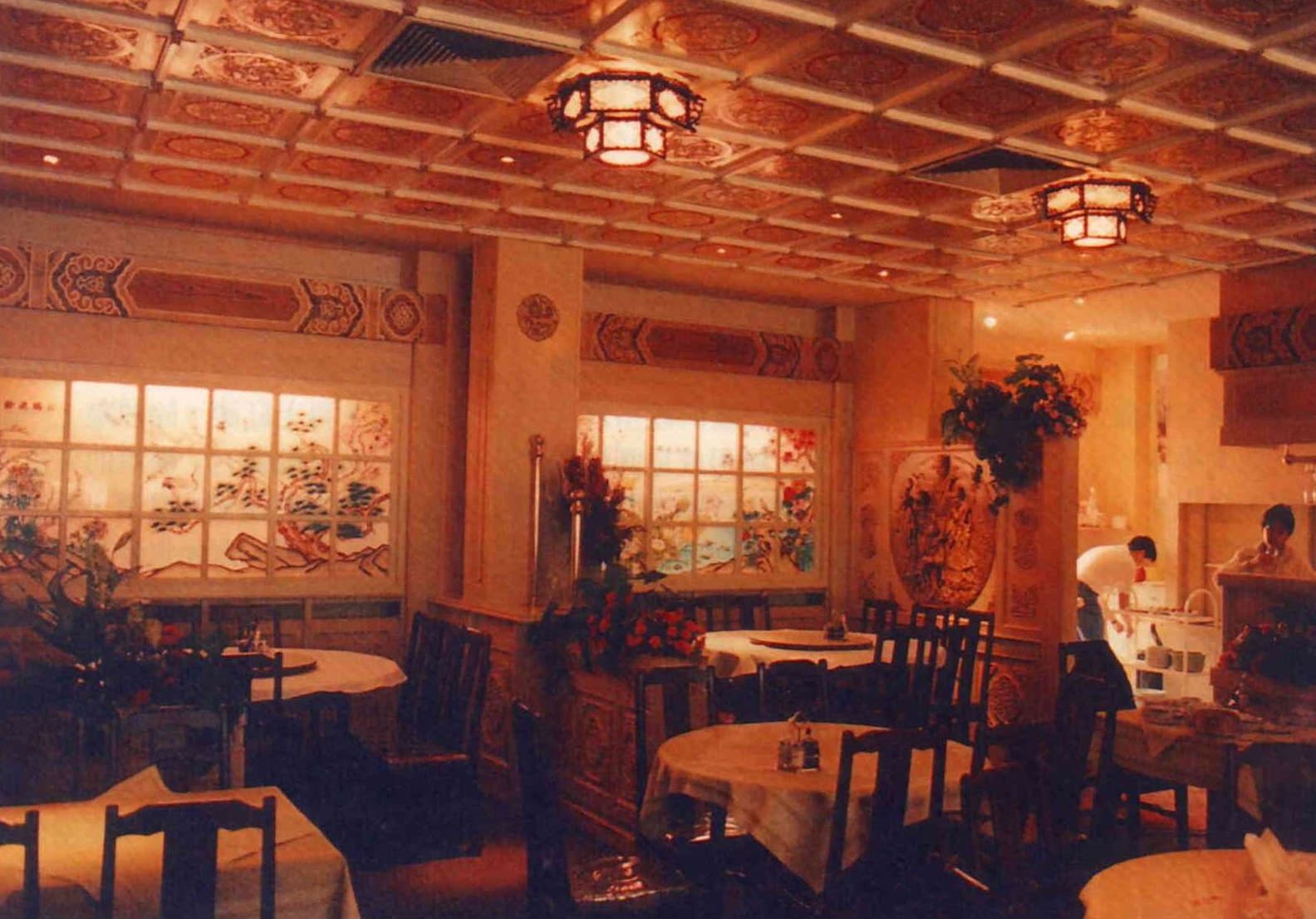 皇帝の宴を再現する──「中国宮殿」社が装飾する海外レストラン