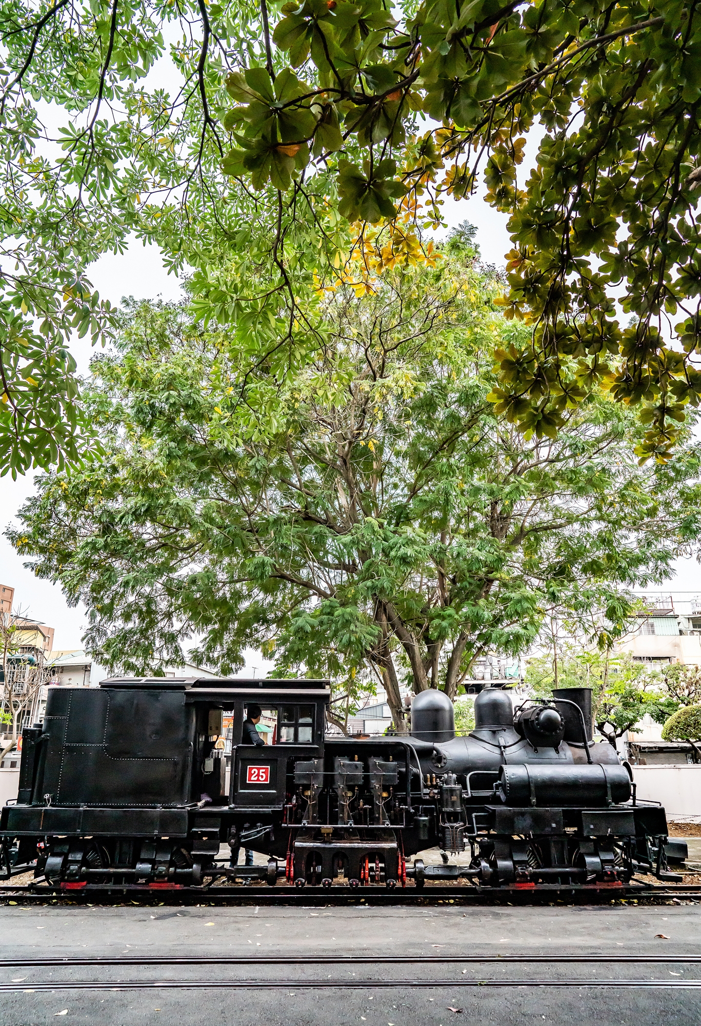 �����s�ʦ~�L�~�K��