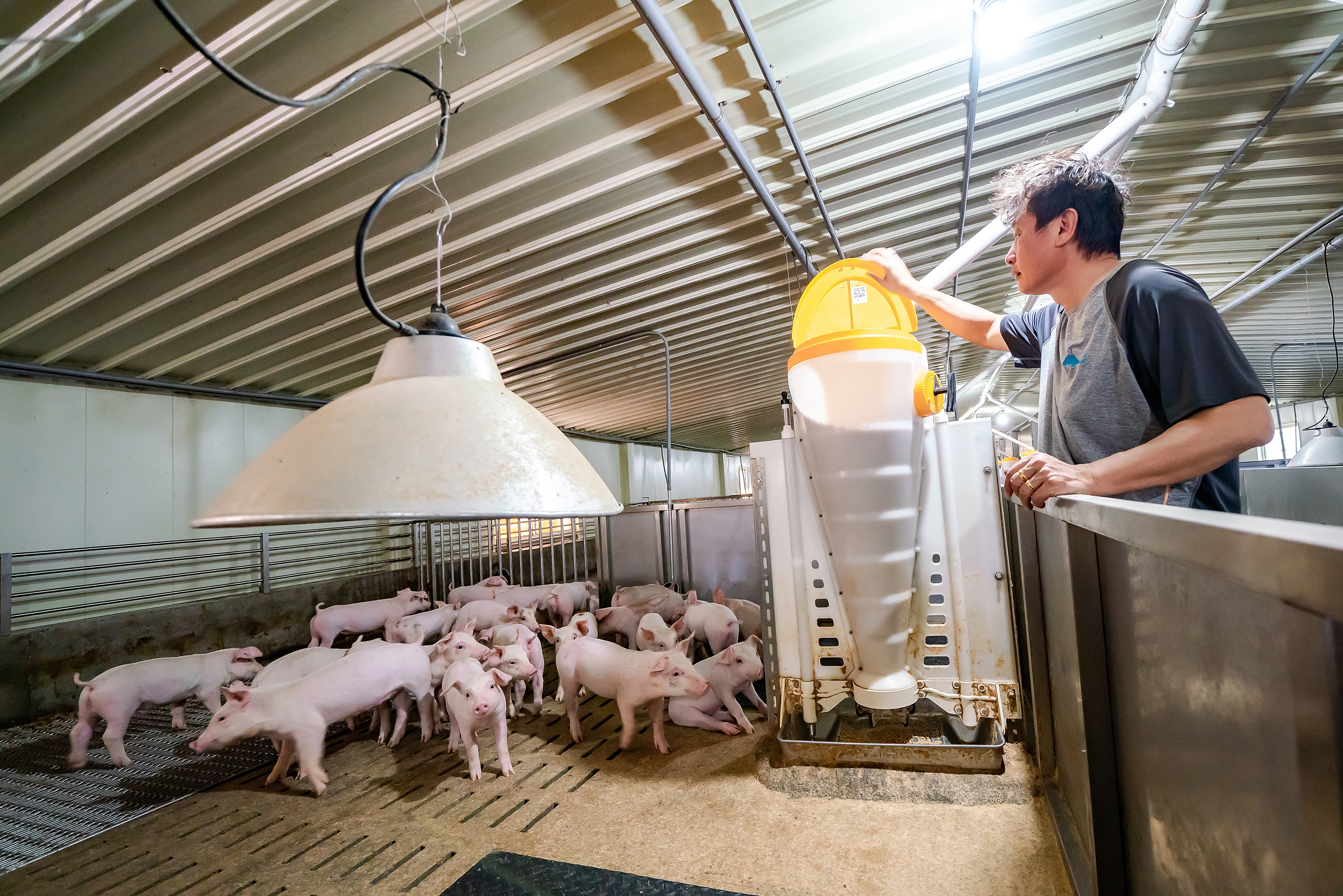 ���b���~