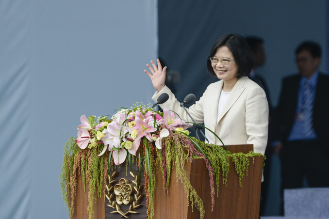 2000年總統陳水扁實現了「兩性共治」的競選承諾，從副總統呂秀蓮到九位女閣員，創下台灣政治史上最多女性首長的歷史。2016年，台灣選出首任女總統蔡英文，為台灣的民主與平權寫下里程碑。
