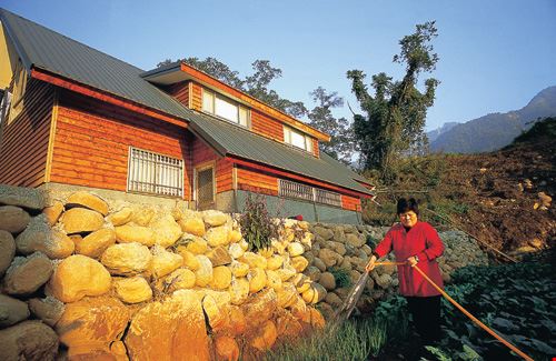 When Half A Village Moves 台灣光華雜誌