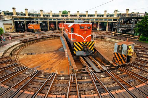 彰化扇形車庫 最美麗的火車頭旅館 台灣光華雜誌