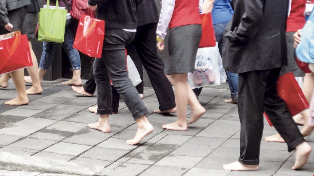 裸足效應為孩子捐一雙新鞋 Taiwan Panorama