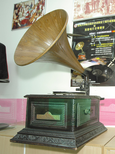 歴史の音を集める−−林本博さんの蓄音機コレクション - Taiwan Panorama